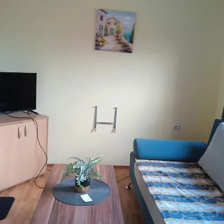Airport Niki And Apartamento *