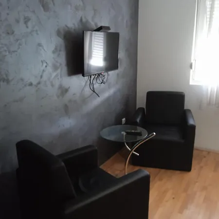 Airport Niki And Apartamento *